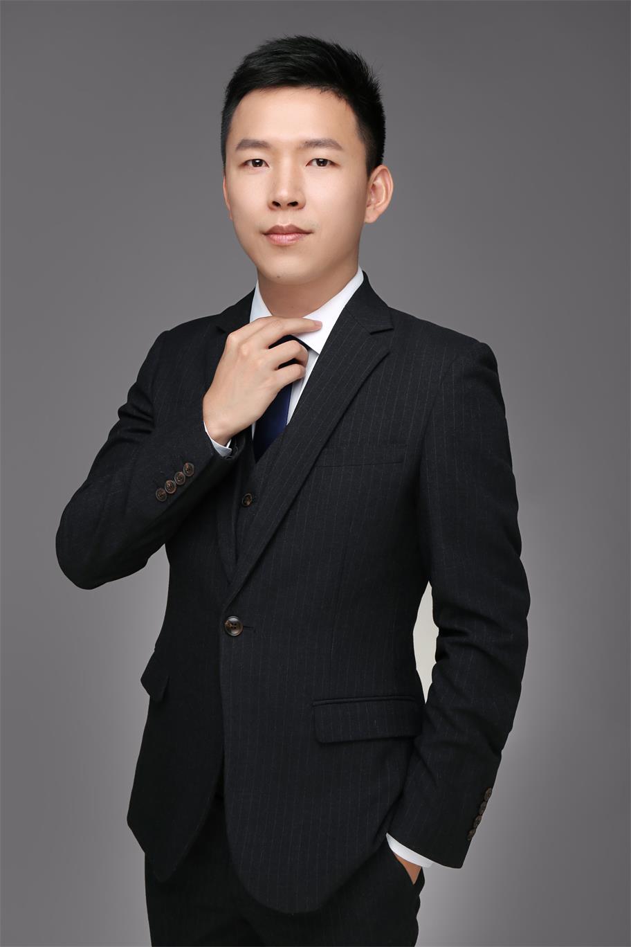 蔡羽 导演 & 创意总监